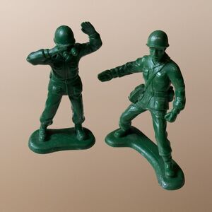 Greenbrier Military Green Hard Plastic Count Army Scout Non Violent Figures A4